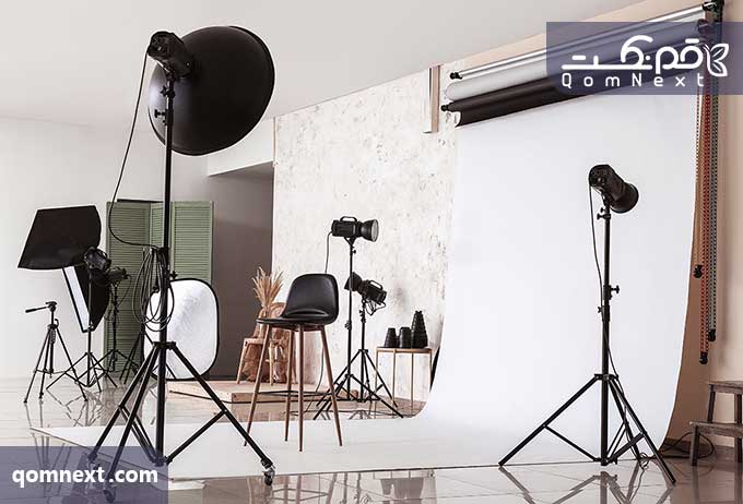 تصویر محیط و تجهیزات مورد استفاده در آتلیه عکاسی