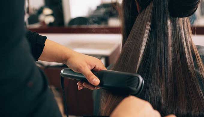 تصویر برای انتخاب بهترین مرکز کراتینه مو در قم به چه نکاتی باید توجه کرد